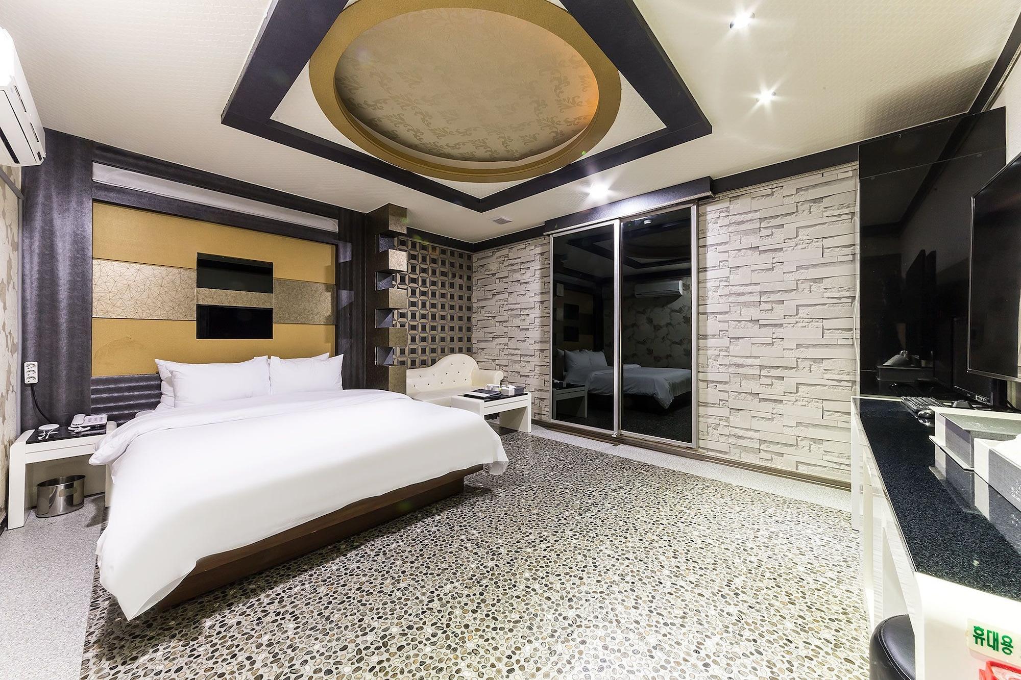 Kōyō Millennium Hotel מראה חיצוני תמונה